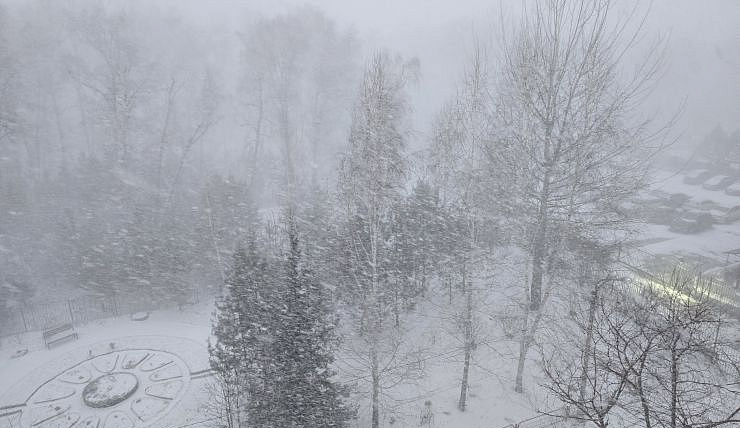 Красноярск накрыл мощный снегопад