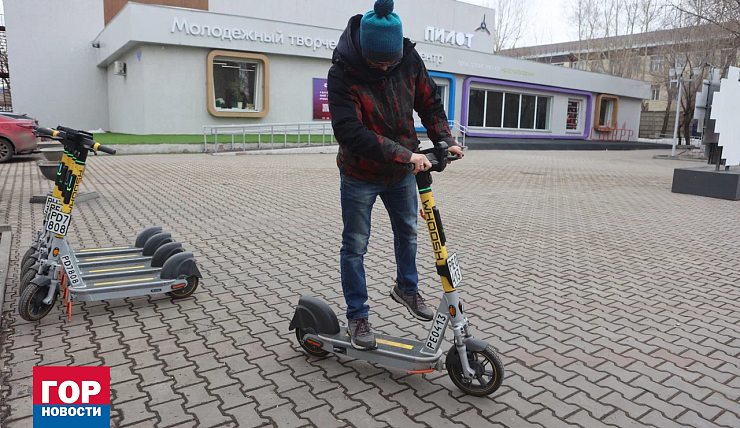 На улицах Красноярска после зимы появились первые электросамокаты