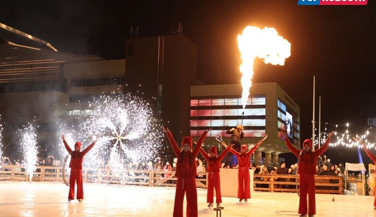 В Красноярске открыли каток на Стрелке