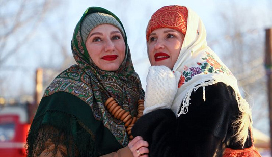 Блины, хоккей в валенках и столб с призами: как в Красноярске отметят Масленицу