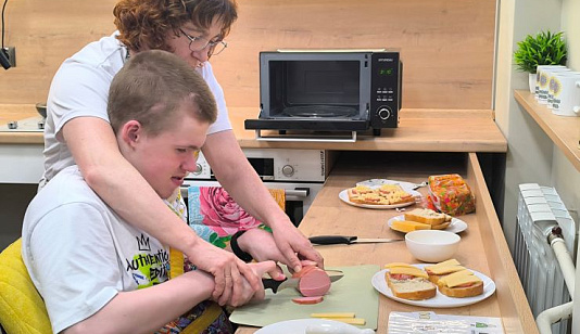 В Красноярске открылась учебно-тренировочная квартира для особенных подростков