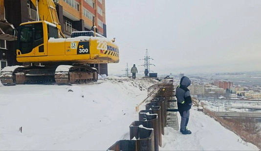 Подпорная стена на улице Дачной почти готова: стройка идёт с опережением графика