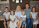 «Кайфую и развиваюсь сама»: Красноярцев наградили медалью ордена «Родительская слава»