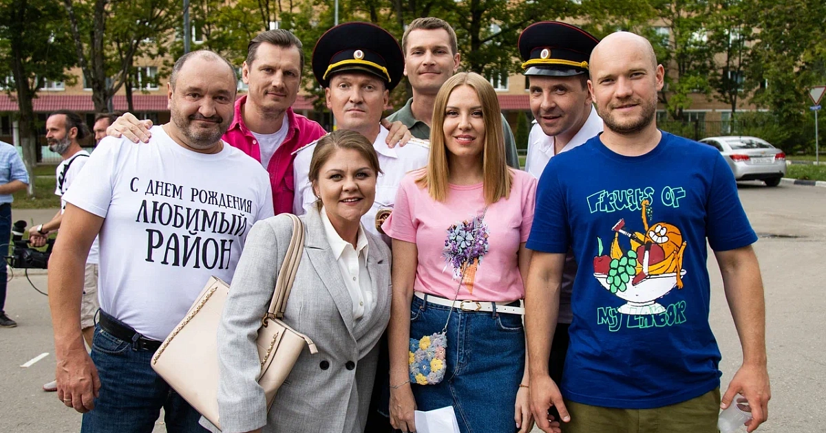 Орыс қызы секс үшін кастингте Жалаңаш сексуалды кеуделер